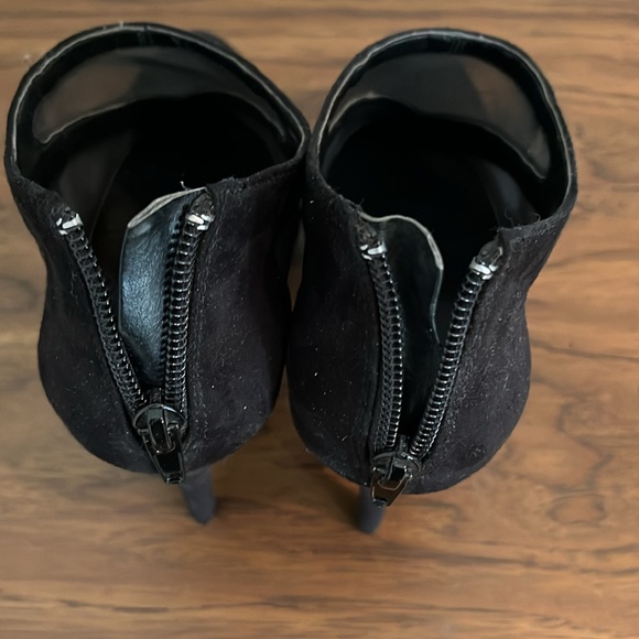 Black high heels from le chateau - Picture 3 of 6